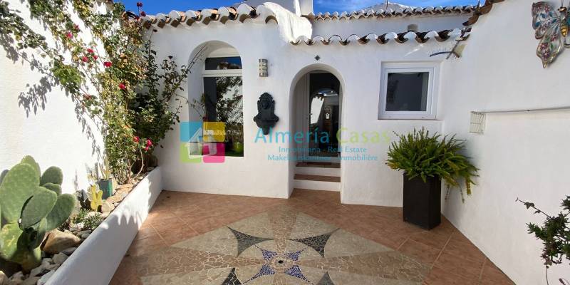 Make your dreams come true in this country house for sale in Oria