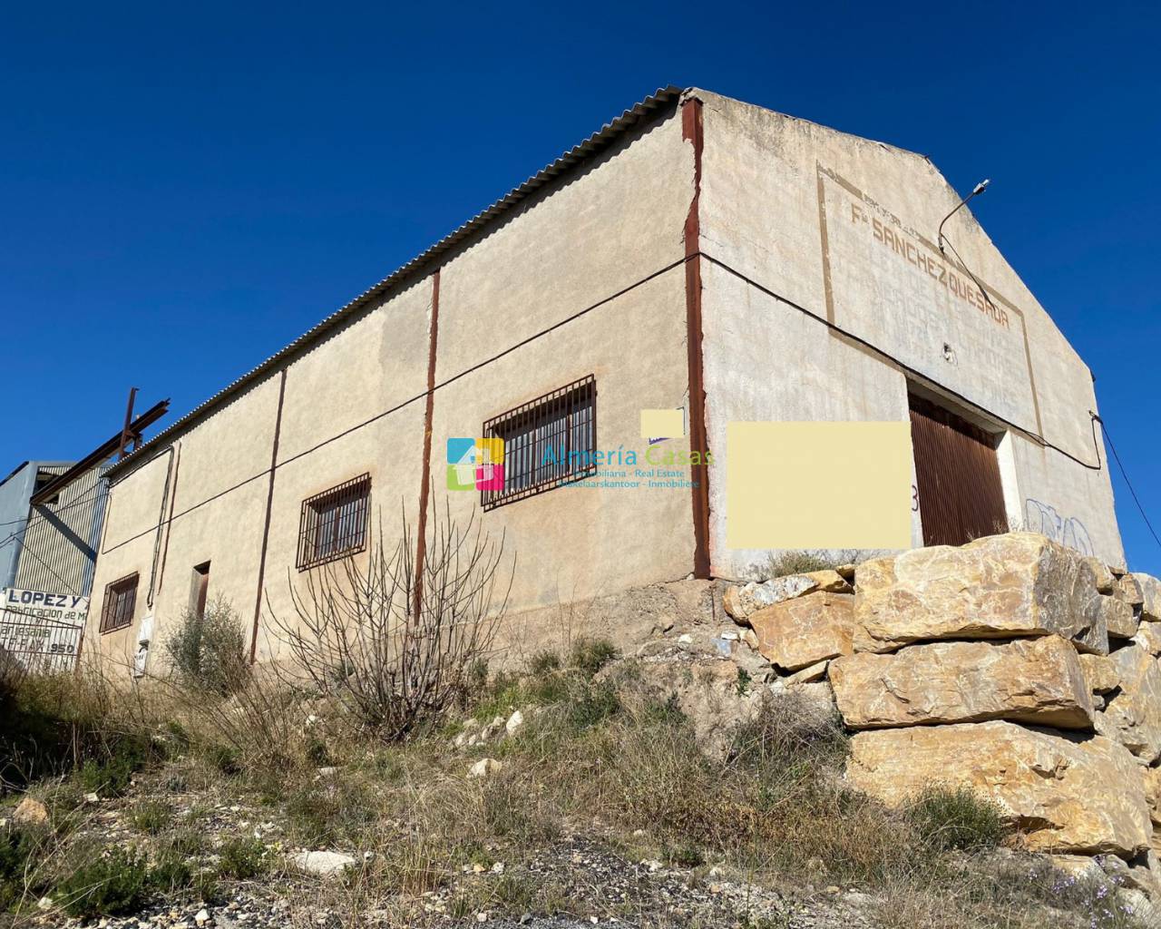 Entrepôt industriel - Revente - Fines - 2011