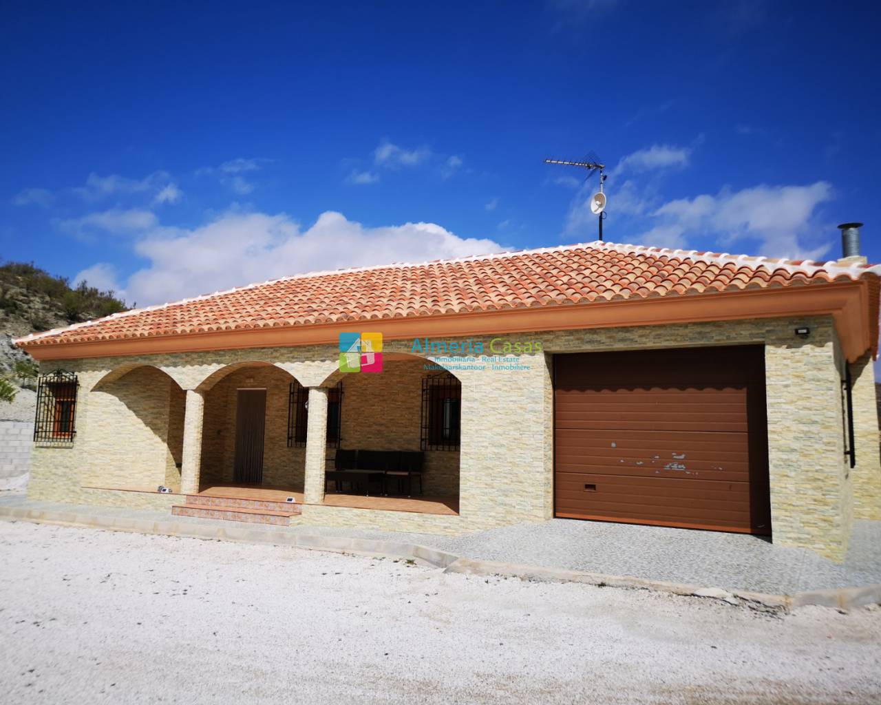 Villa - Resale - Oria - 1200