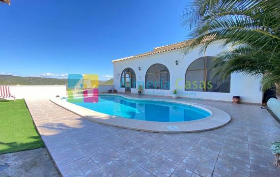 Découvrez le charme andalou dans cette villa à vendre à Albanchez Almeria