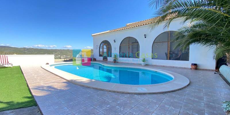 Découvrez le charme andalou dans cette villa à vendre à Albanchez Almeria