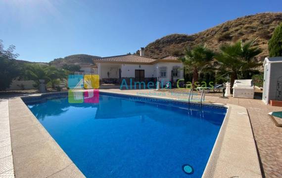 5 reasons to choose this luxury villa for sale in Arboleas as a second home in Almeria