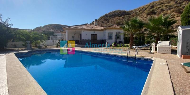 5 reasons to choose this luxury villa for sale in Arboleas as a second home in Almeria