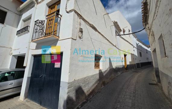 Super offers! We present you 3 properties for sale in Urracal ideal for investment in Almeria