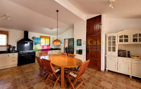 This country house for sale in Albox is the ideal place to enjoy life in Spain