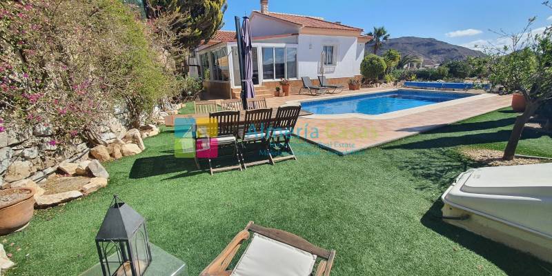 Mediterraan leven en moderniteit komen samen in deze villa te koop in Arboleas