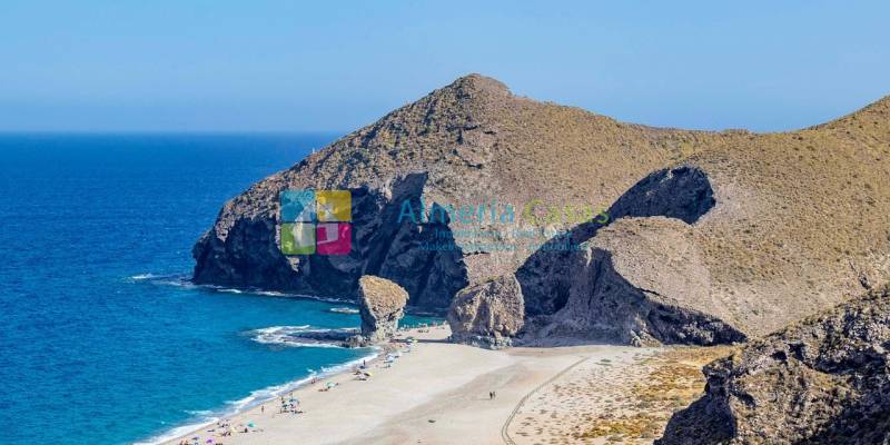 Découvrez les meilleures plages à proximité de votre nouvelle propriété à Almería