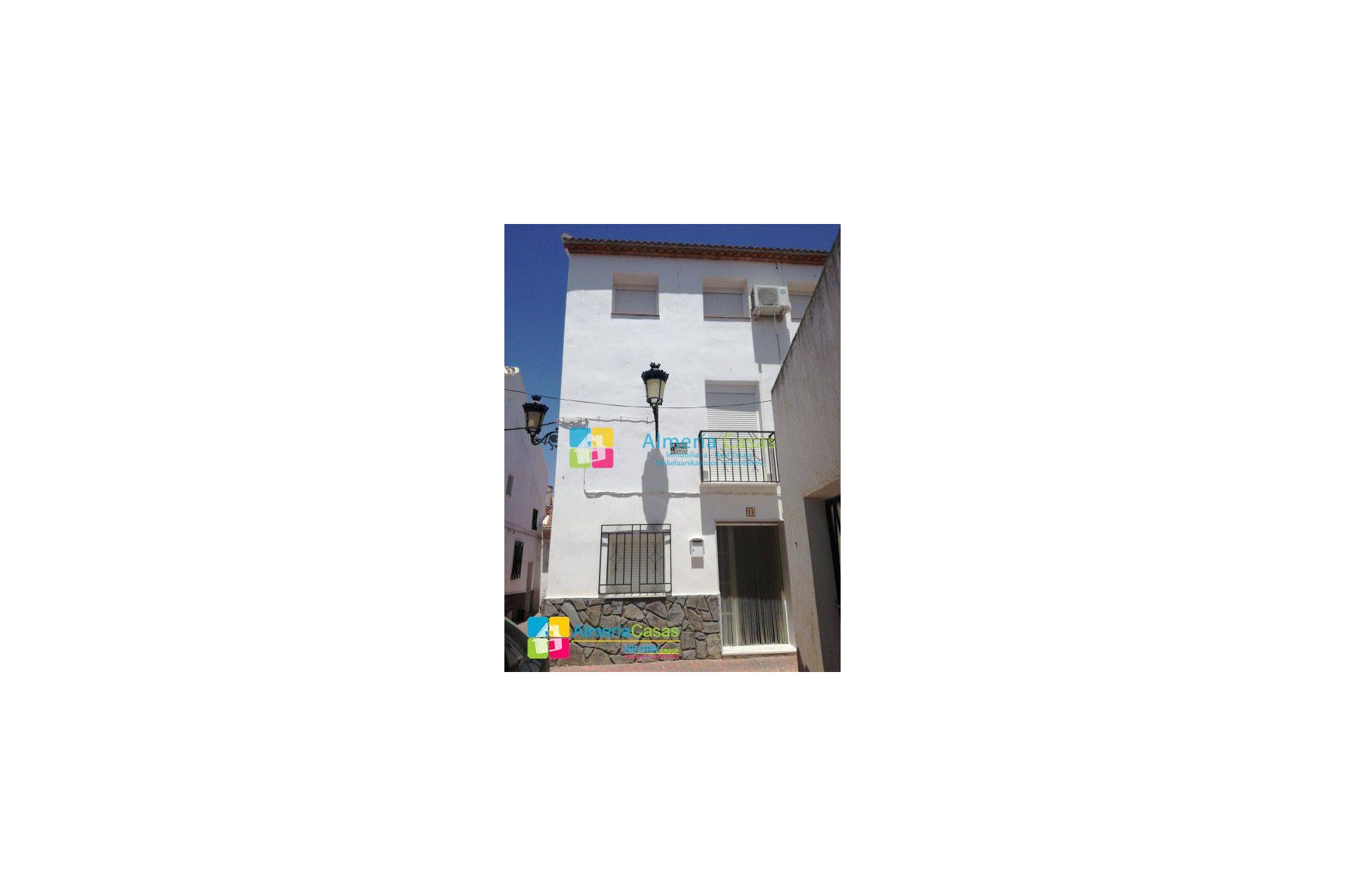 Rijwoning Albanchez Almería binnenland Spanje